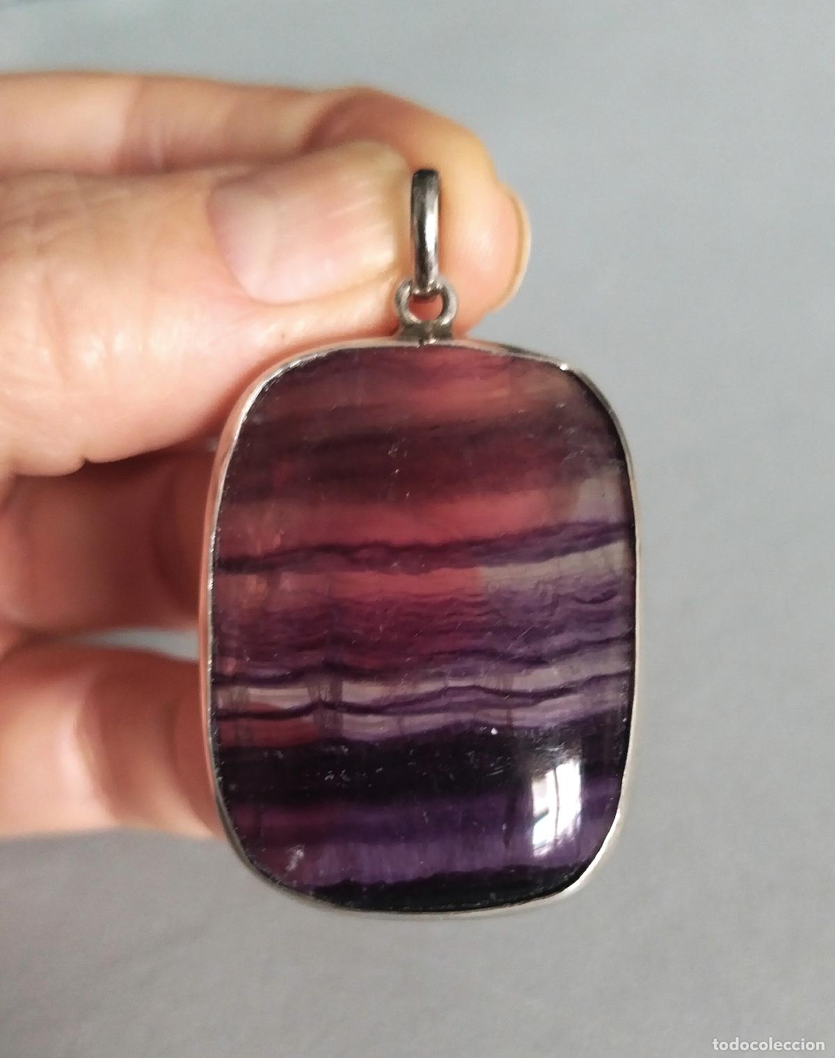 Joyeria: Colgante plata de ley con gema o cristal en tonos morados.