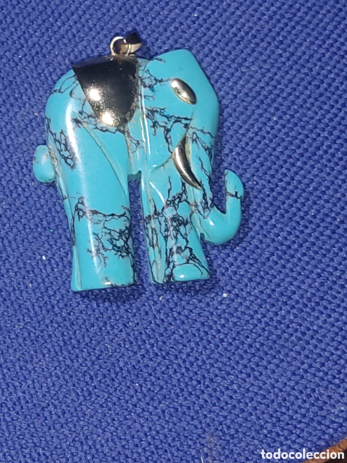 Joyeria: Colgante Elefante tallado en turquesa y engarzado en plata contrastada.Vintage.