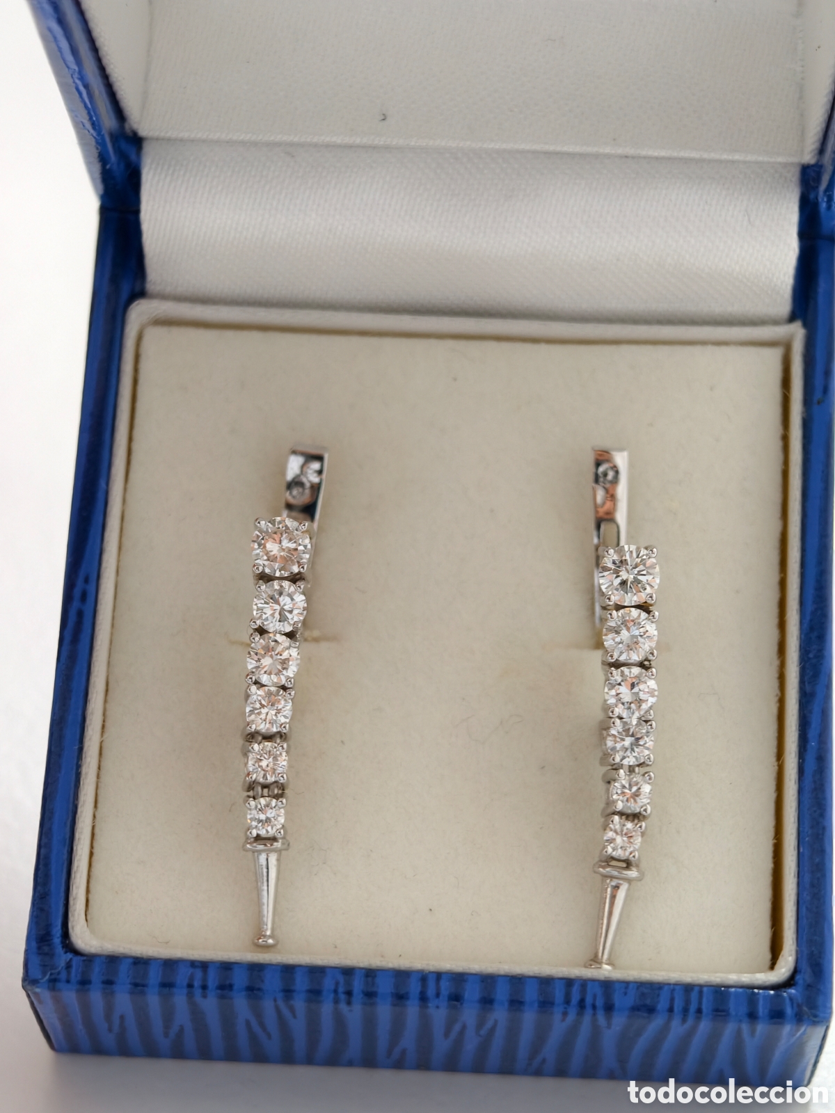 Joyeria: ​Pendientes Cascada Oro Blanco 18k Y 12 Diamantes Talla Brillante. Cierre Catal&aacute;n.