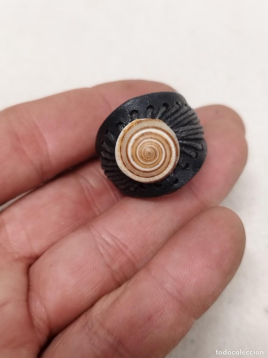 Joyeria: Antiguo anillo de cuero a identificar.