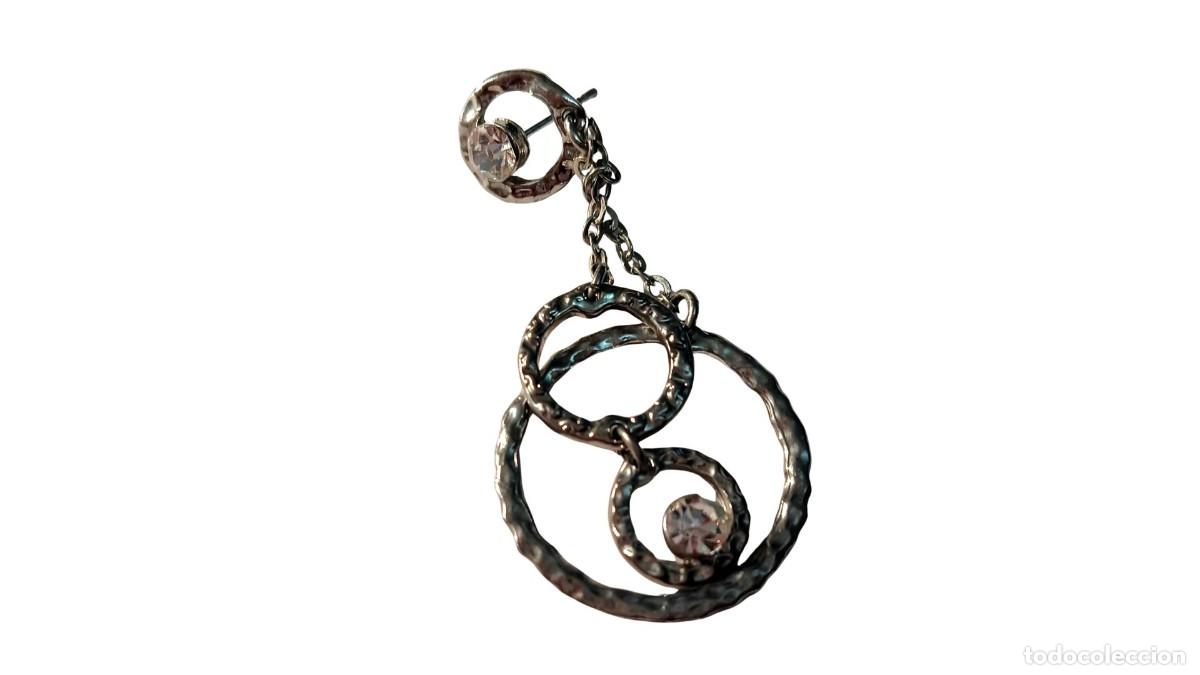 Joyeria: PENDIENTE COLGANTE SOLITARIO - ESPIRAL DE AROS CONC&Eacute;NTRICOS CON STRASS ESTILO BOHO - A&Ntilde;OS 1990-2000