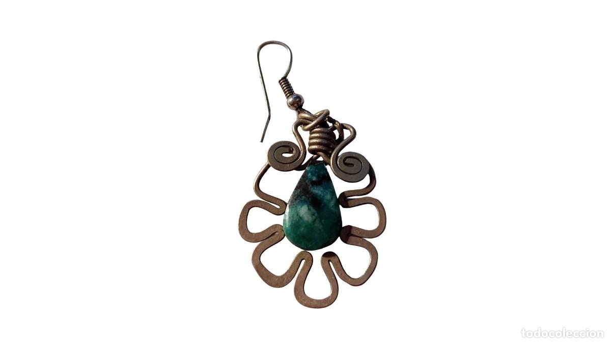 Joyeria: PENDIENTE COLGANTE SOLITARIO - PIEDRA NATURAL EN L&Aacute;GRIMA VERDE TURQUESA - A&Ntilde;OS 1990-2000