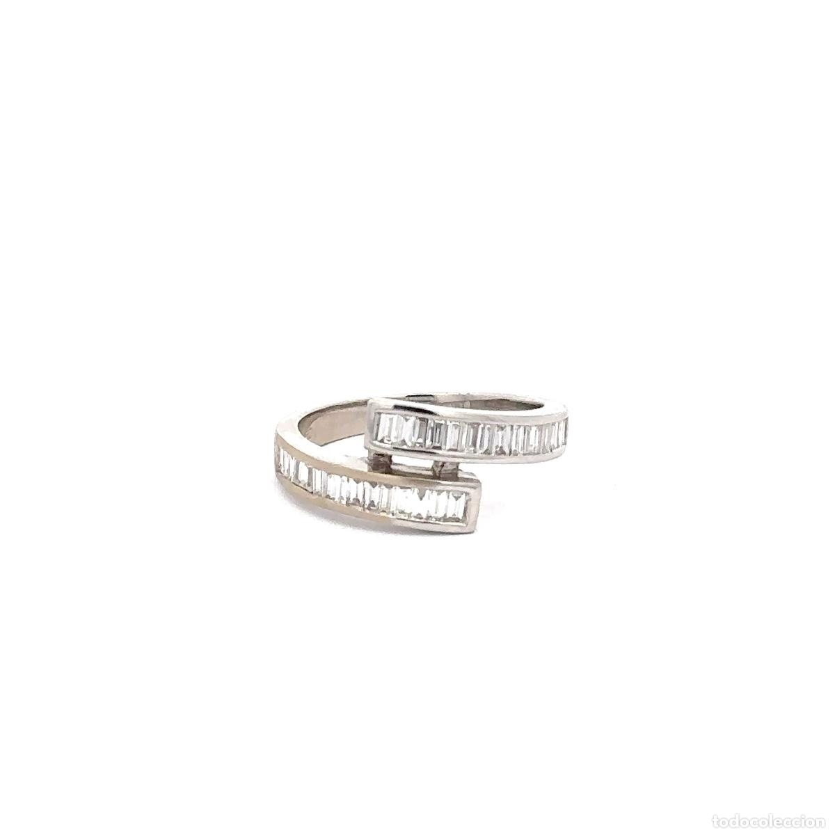 Joyeria: Anillo cruzado de Oro Blanco y Diamantes.