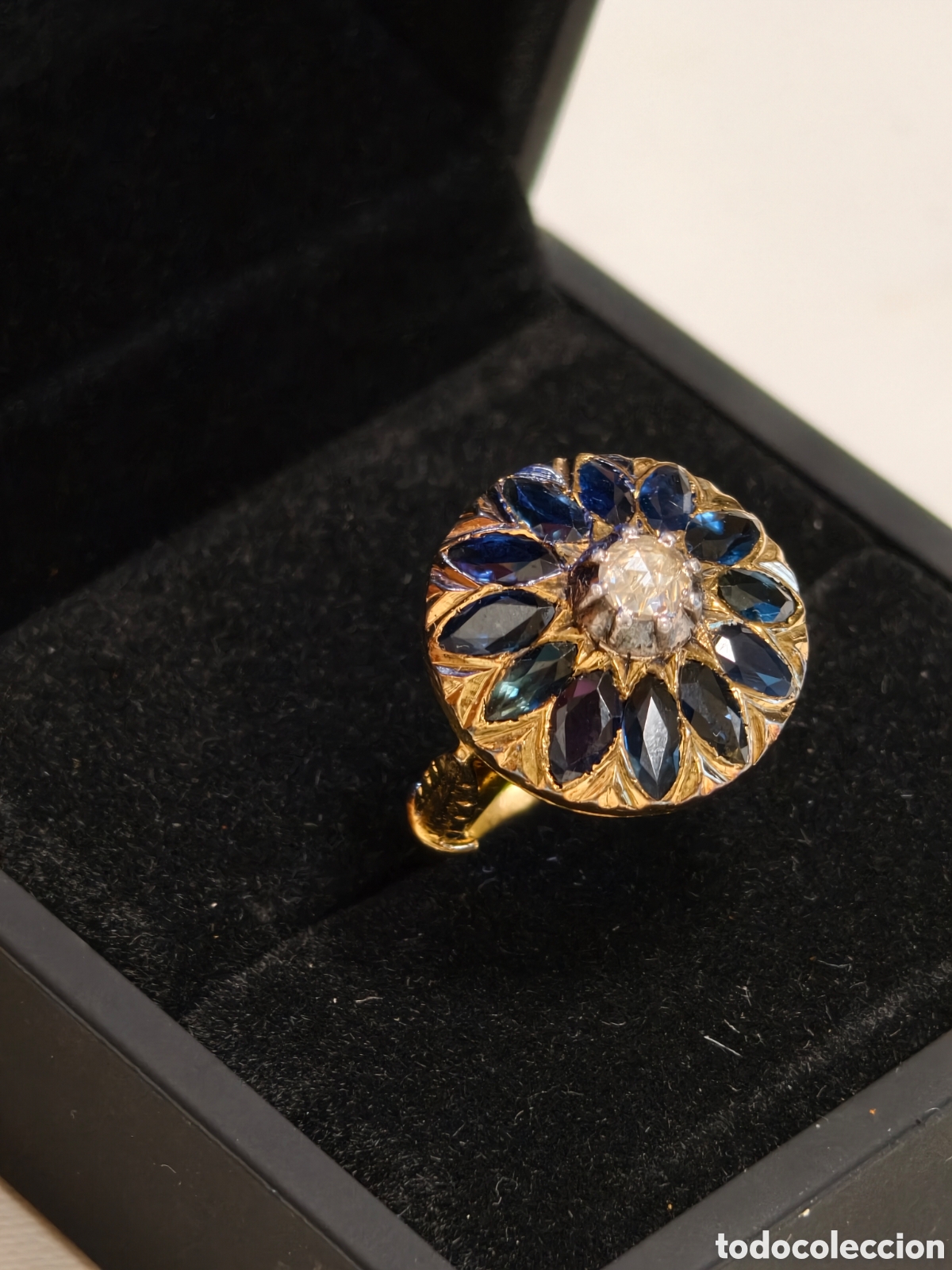 Joyeria: Antiguo Anillo Roset&oacute;n de Oro 18k, Gran Diamante Talla Antigua y Zafiros Marqu&eacute;s