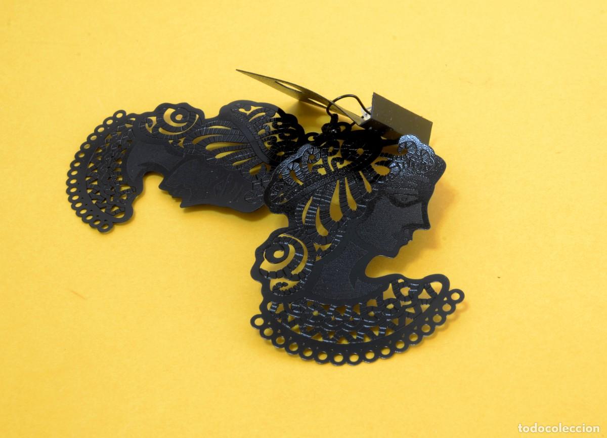 Joyeria: Pendientes en negro, filigrana en forma de retrato