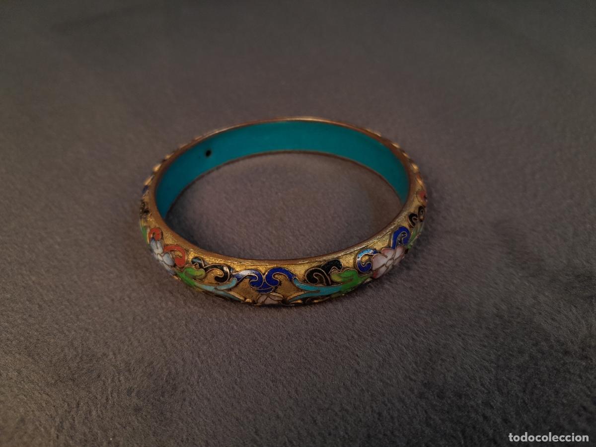 Joyeria: J-4475. BRAZALETE R&Iacute;GIDO DE LAT&Oacute;N CON ESMALTE CLOISONN&Eacute;. SIGLO XX