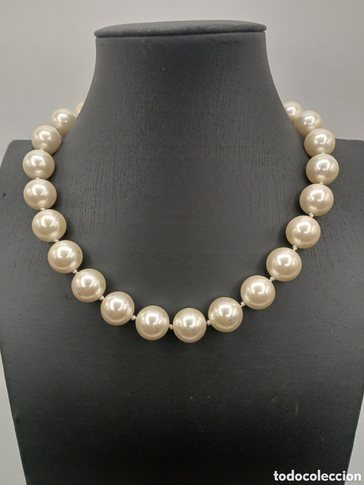 Joyeria: Collar perlas cultivadas cierre metal plateado y pedrer&iacute;a