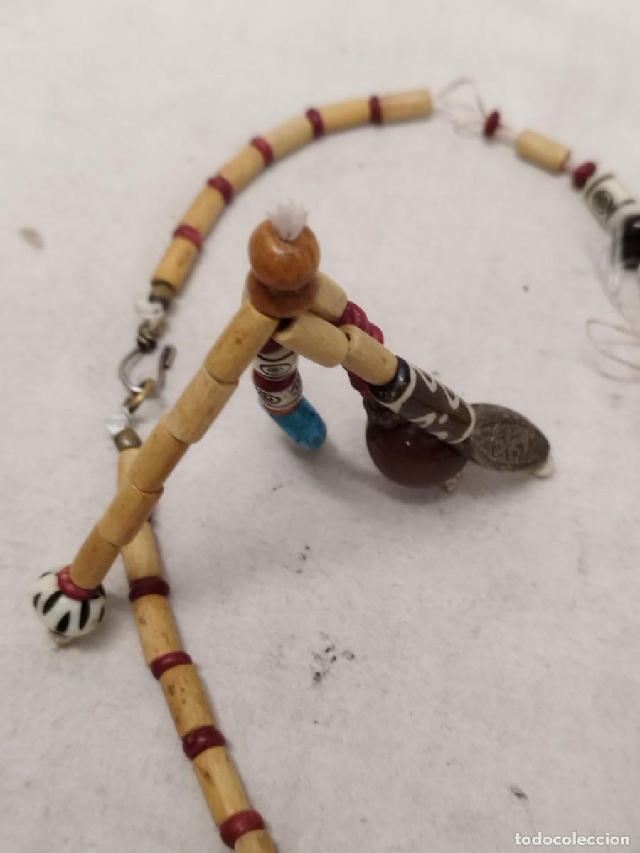 Joyeria: Amuleto y collar de cuentas de madera y pasta. - Foto 4