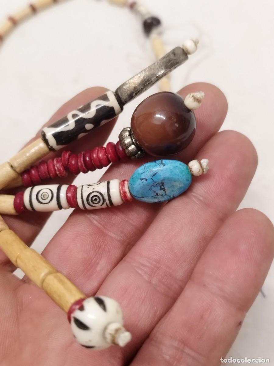 Joyeria: Amuleto y collar de cuentas de madera y pasta. - Foto 8