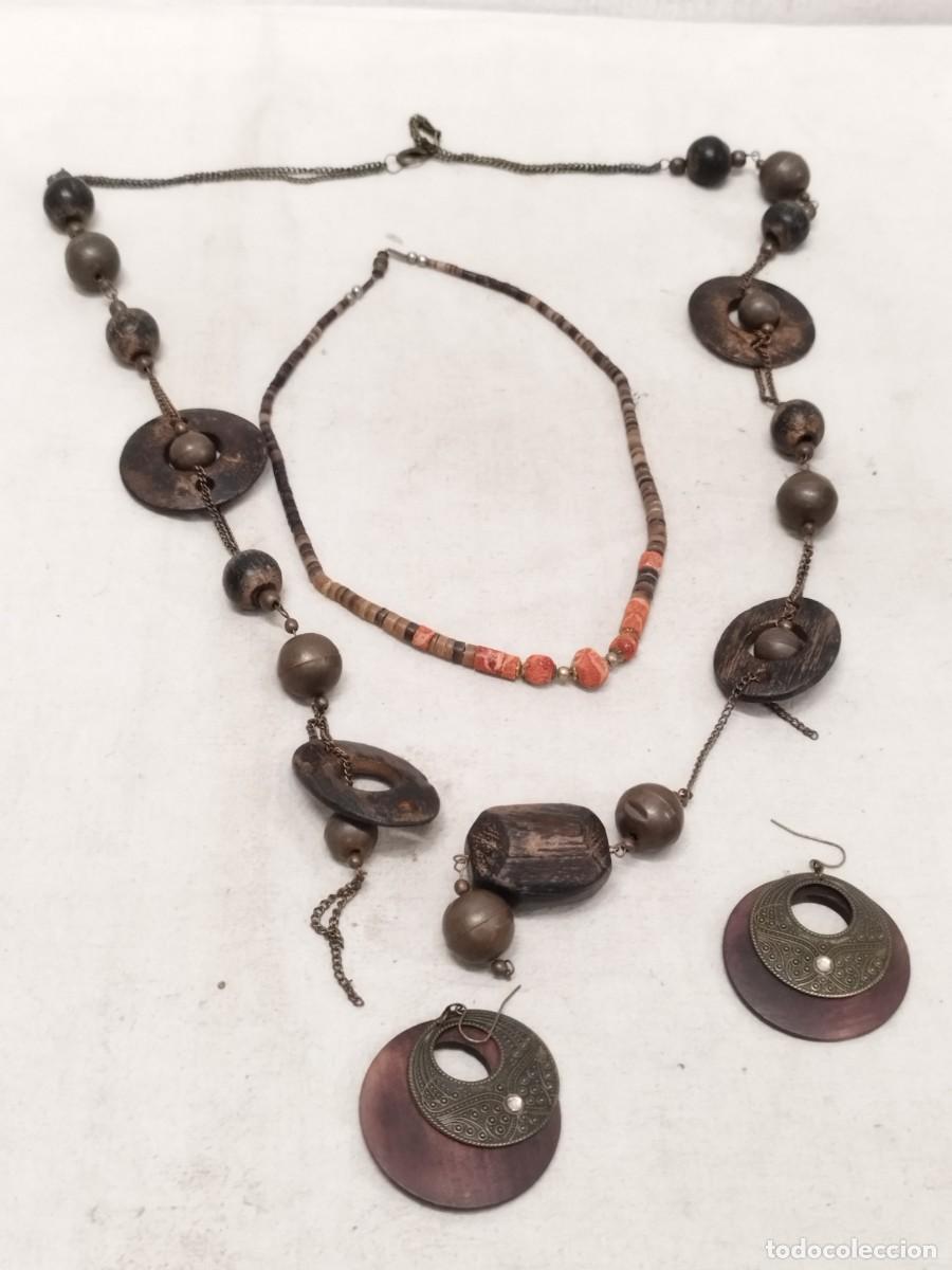Joyeria: Dos collares y pareja de pendientes etnicos. Collar a restaurar.