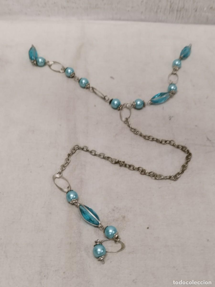 Joyeria: Gran cadena a identificar. De eslabones con cuentas. Las mas grandes son de cristal.