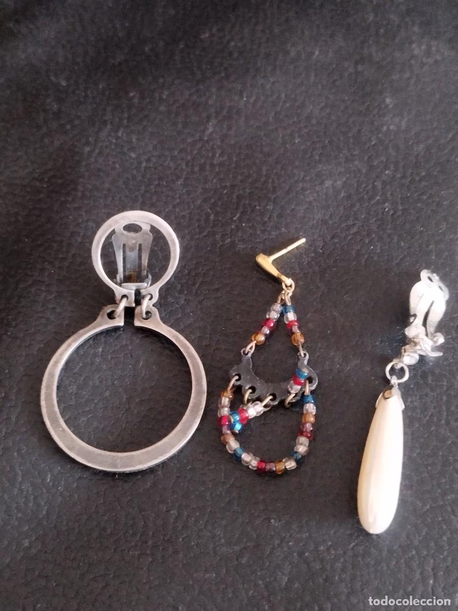 Joyeria: Tres pendientes diferentes.