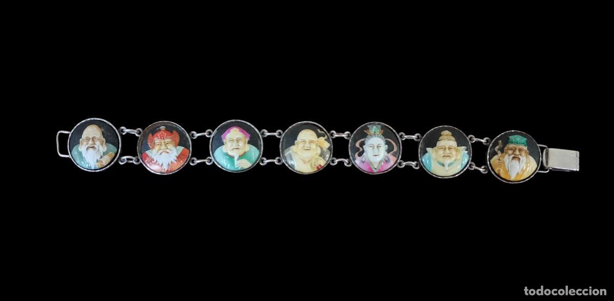 Joyeria: PULSERA TOSHIKANE CON LOS DIOSES DE LA FORTUNA. PLATA Y CER&Aacute;MICA O HUESO PINTADO. JAP&Oacute;N. CIRCA 1940