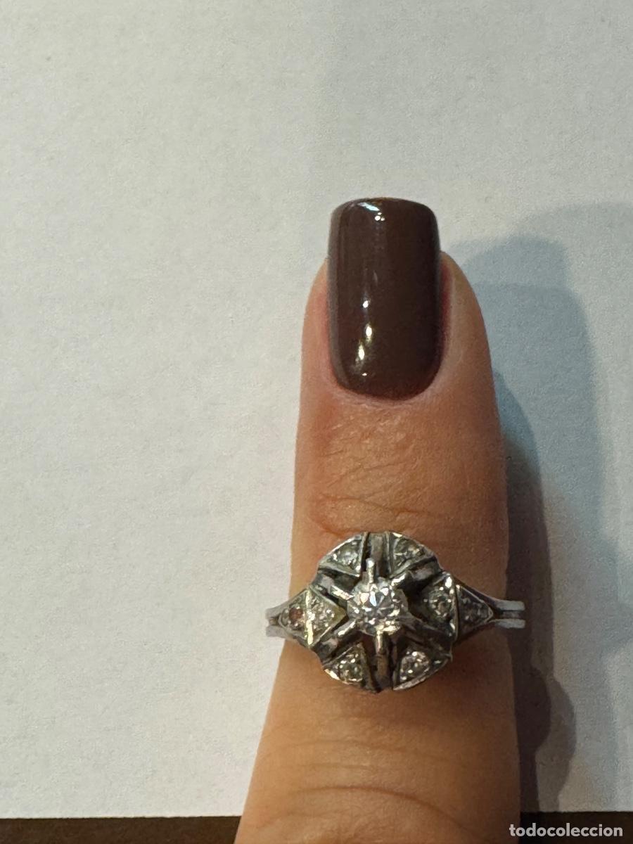 Joyeria: ANILLO DE PLATINO CON BRILLANTE CENTRAL (G)