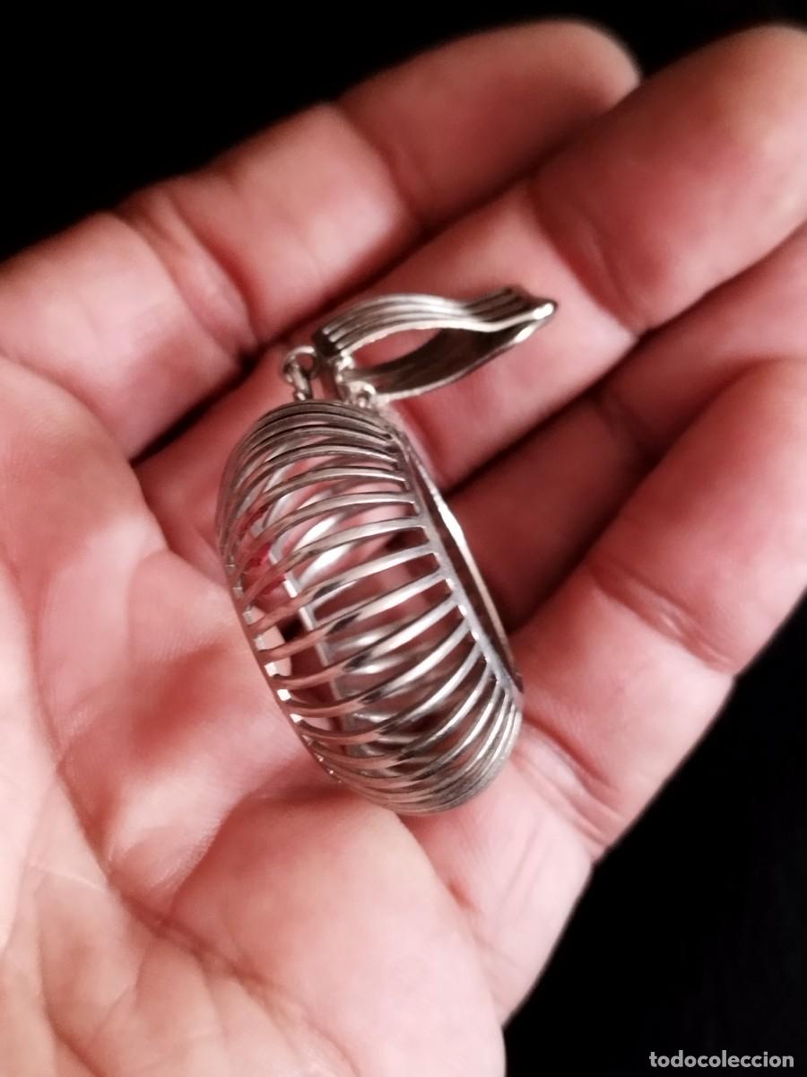 Joyeria: Antiguo pendiente met&aacute;lico estilo sol. - Foto 2
