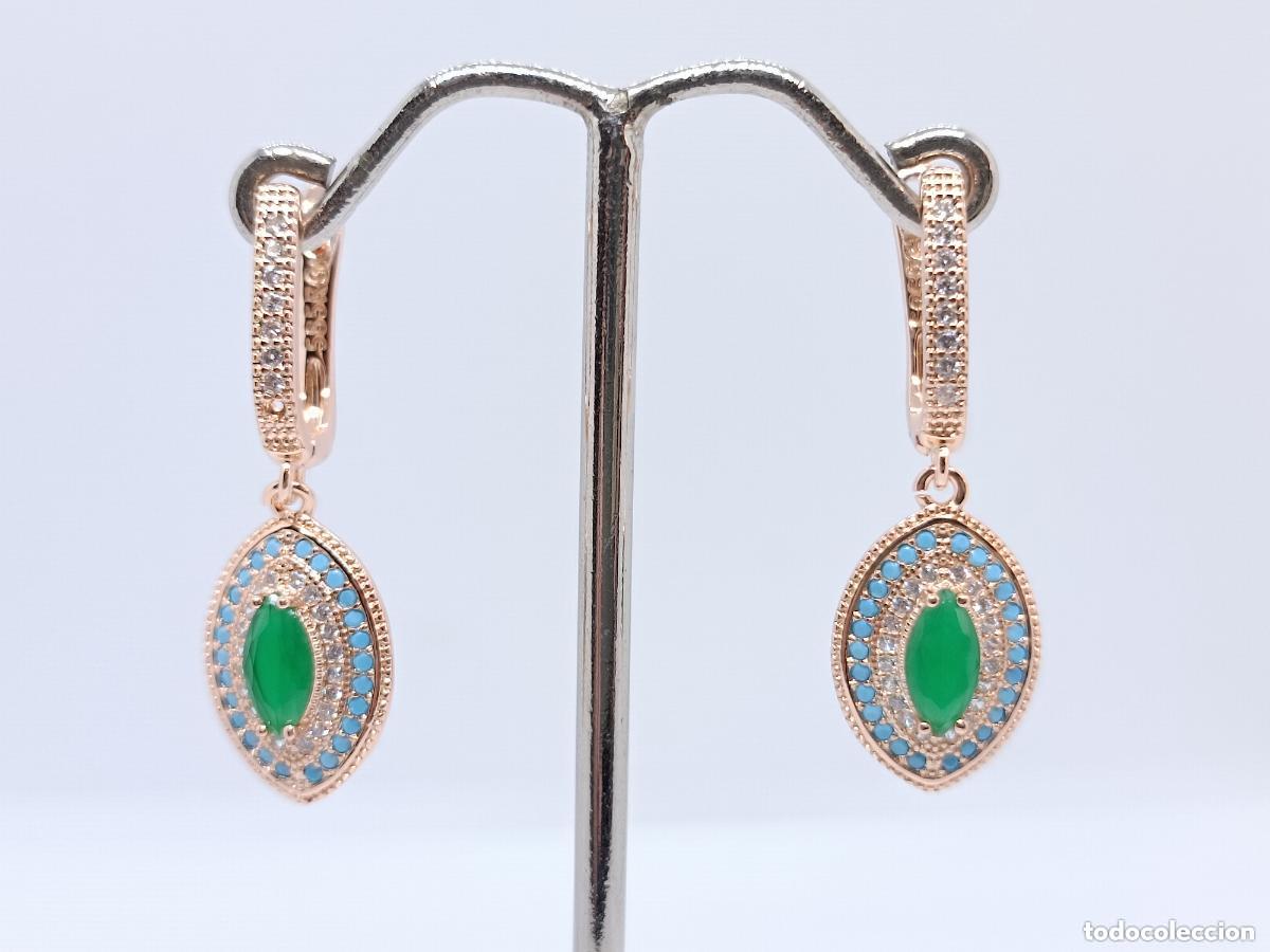 Joyeria: Maravillosos pendientes en oro de 14k contrastados con esmeraldas