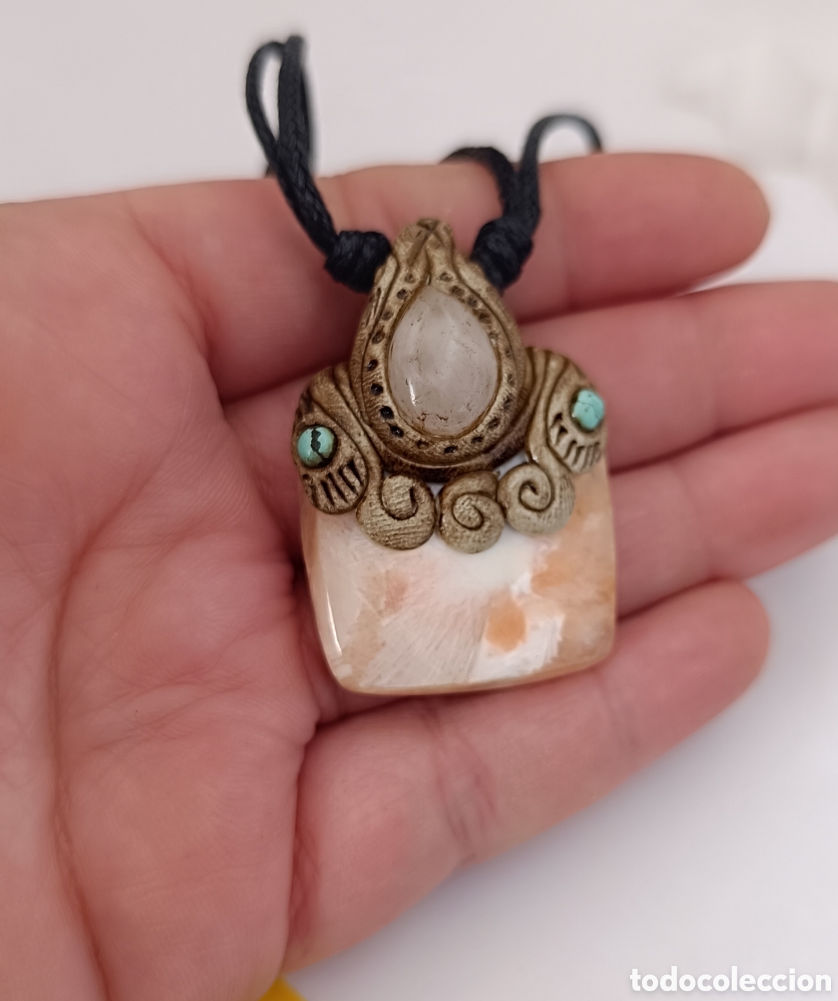 Joyeria: Escolecita Tallada en Arcilla: Amuleto Triple Gema