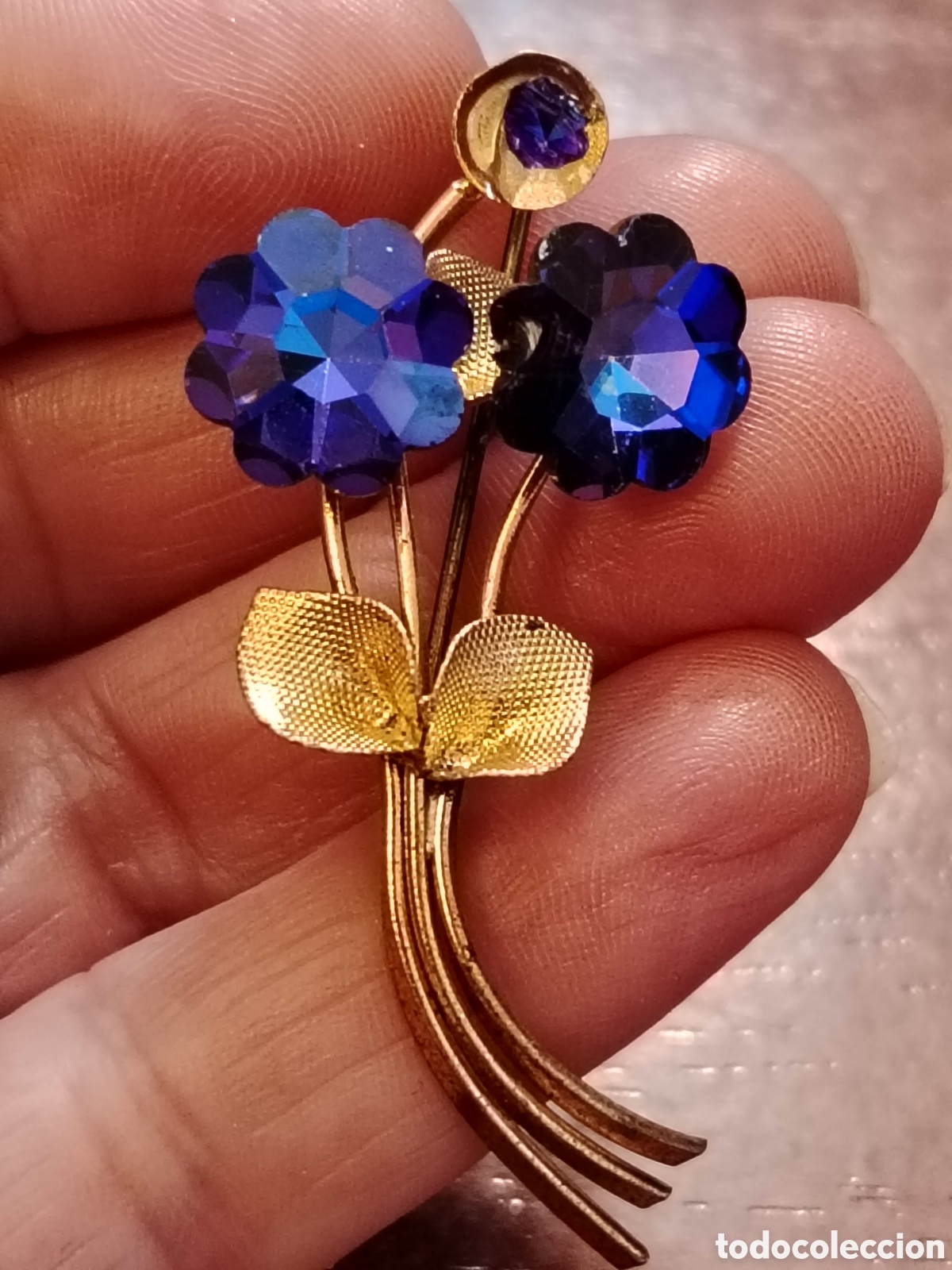 Joyeria: Broche antiguo de flores azules con pedrer&iacute;a