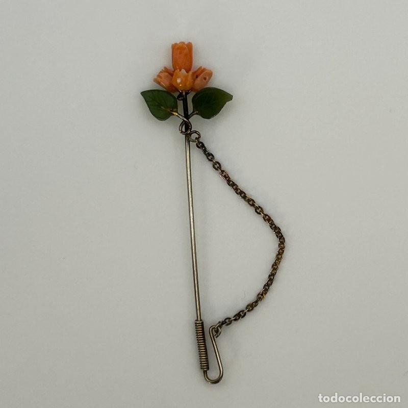 Joyeria: Alfiler solapa vintage plata coral natural tallado y jade &ndash; Art D&eacute;co, c. 1930-1950, G&eacute;nova
