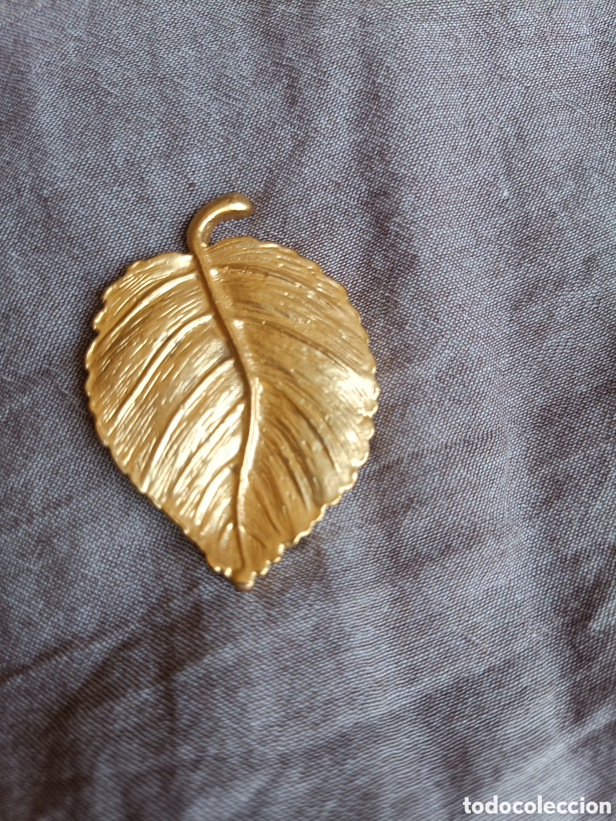 Joyeria: Broche Vintage &rdquo;Hoja Bot&aacute;nica&rdquo; - Firmado LDADPR (Dr. Pierre Ricaud, Par&iacute;s) - Ba&ntilde;o de Oro Texturizado
