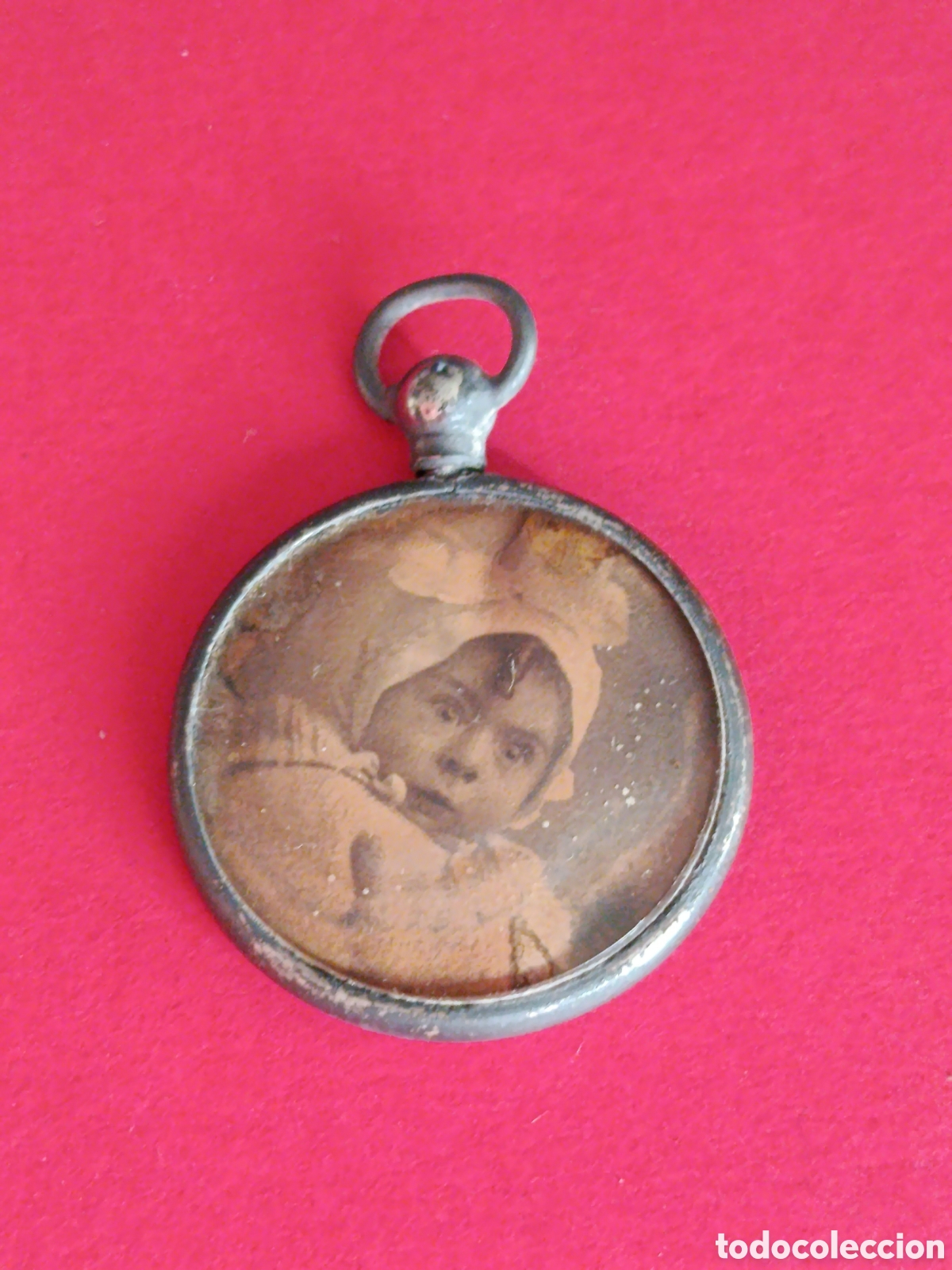 Joyeria: ANTONIO GUARDAPELOS O PORTARRETRATOS DEL S XIX. 2,5 CM. PLATA.
