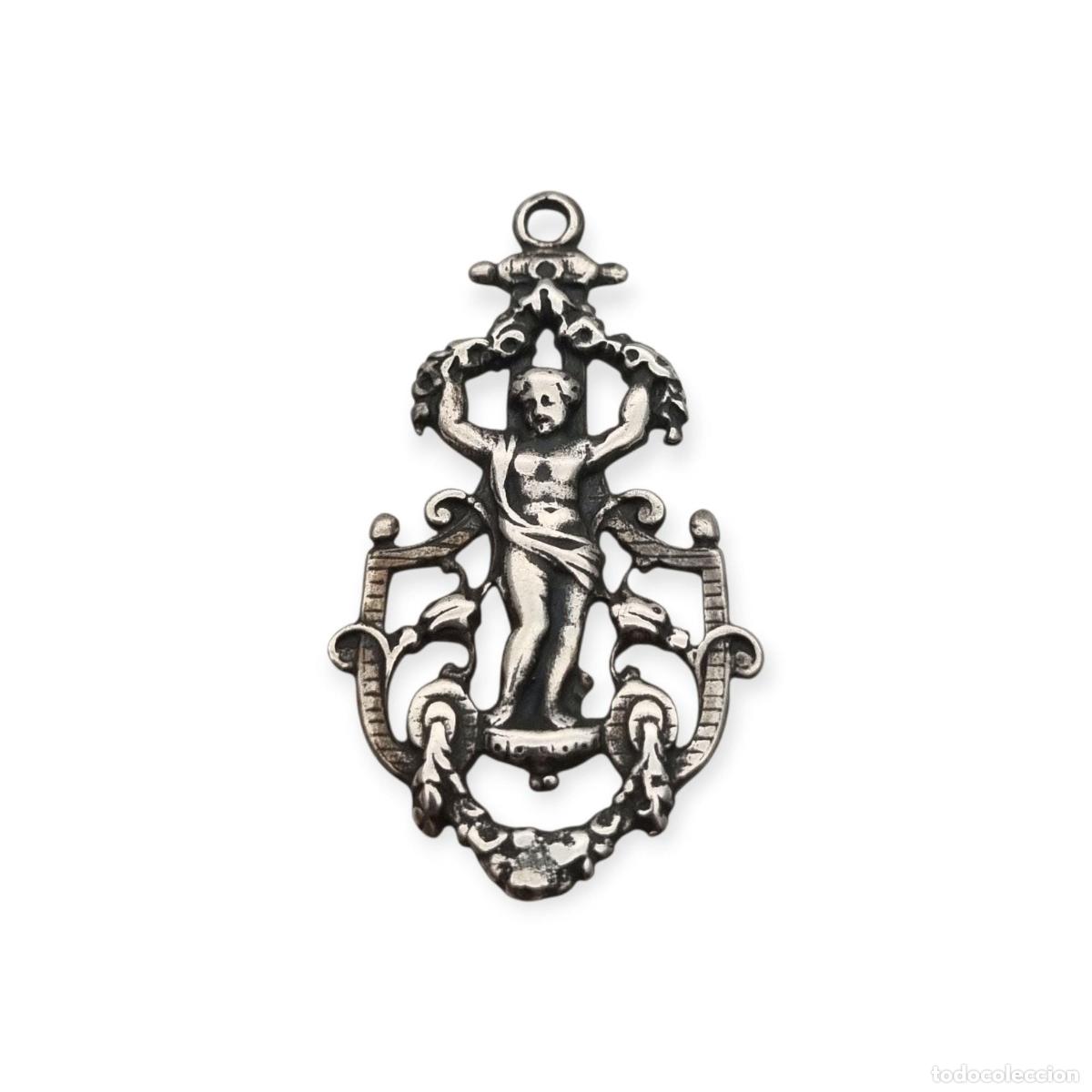 Joyeria: Colgante putto en plata 925 calada, inspiraci&oacute;n neobarroca, manufactura contempor&aacute;nea