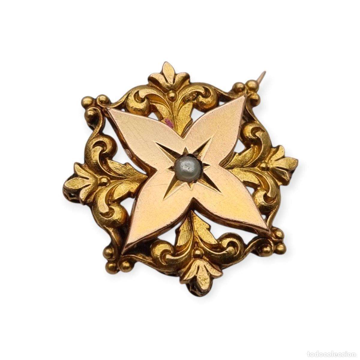 Joyeria: Broche de cuello victoriano FIX en oro laminado y perla central, Francia circa 1900