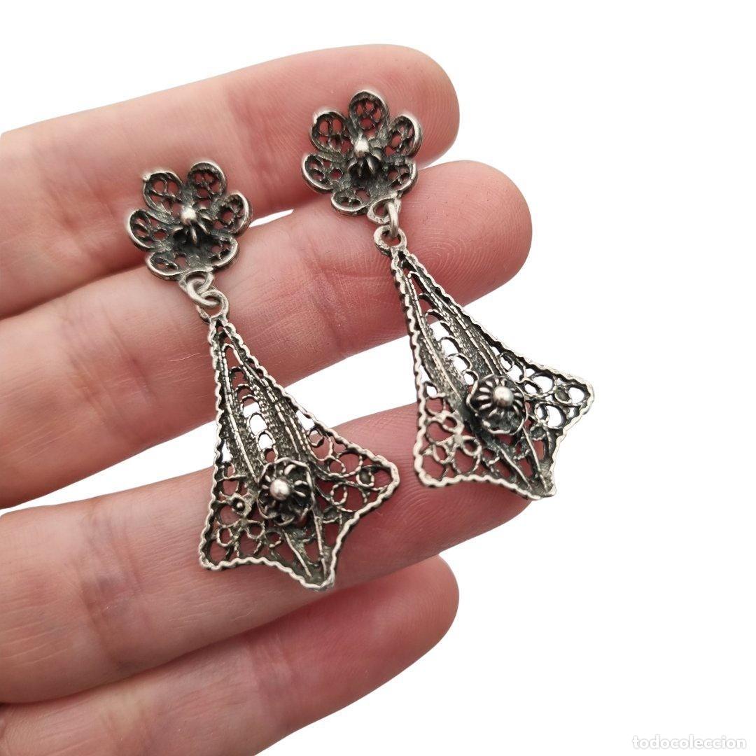 Joyeria: Pendientes de filigrana de plata calada en forma de l&aacute;grima, a&ntilde;os 70-80