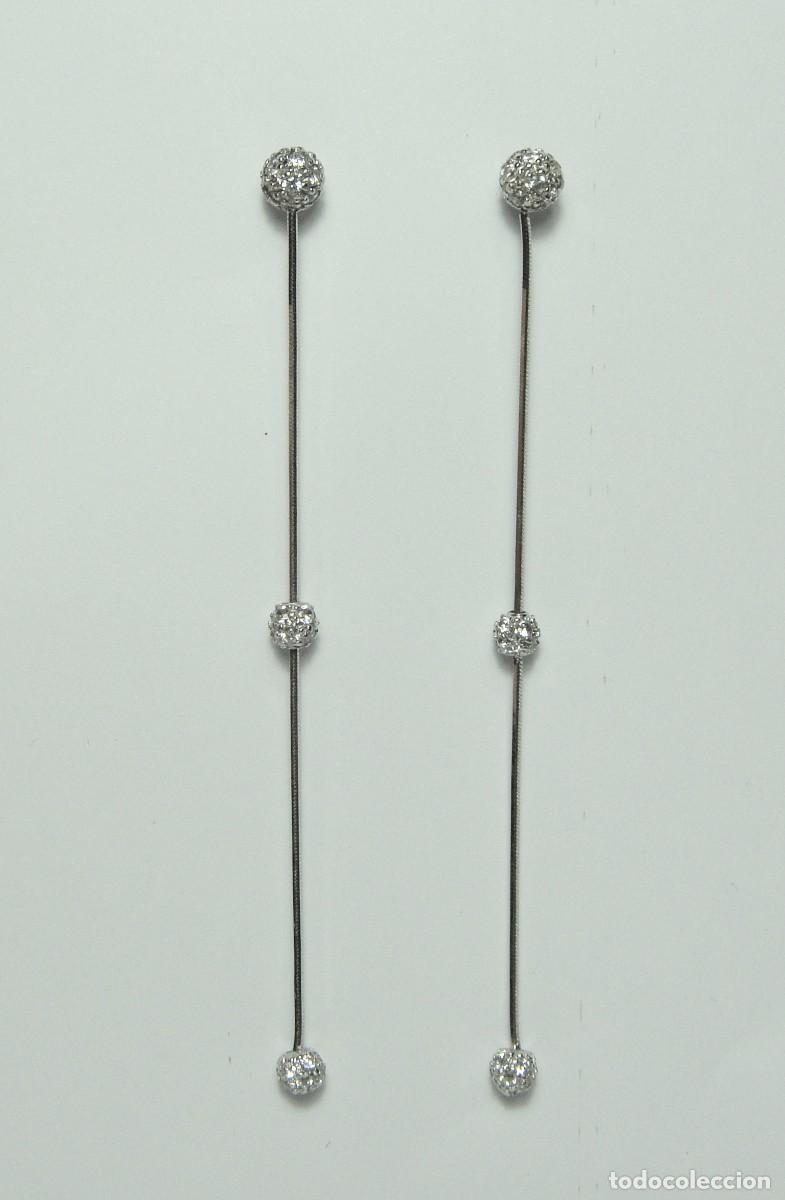 Joyeria: Pendientes de Oro Blanco 18 K &middot; Circonitas Pav&eacute; &middot; Dise&ntilde;o Largo Articulado &middot; 9 cm