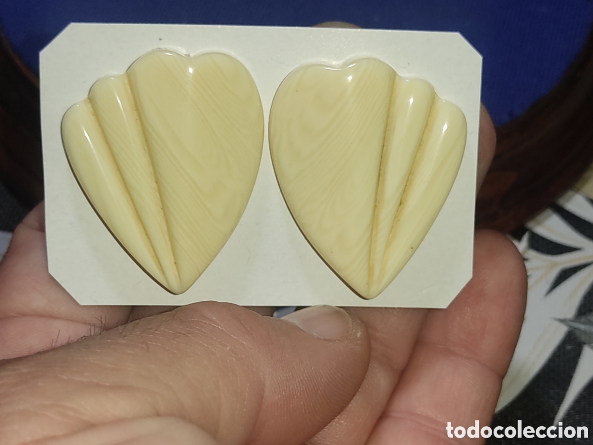 Joyeria: Antiguos pendientes de baquelita imitando a marfil o hueso.