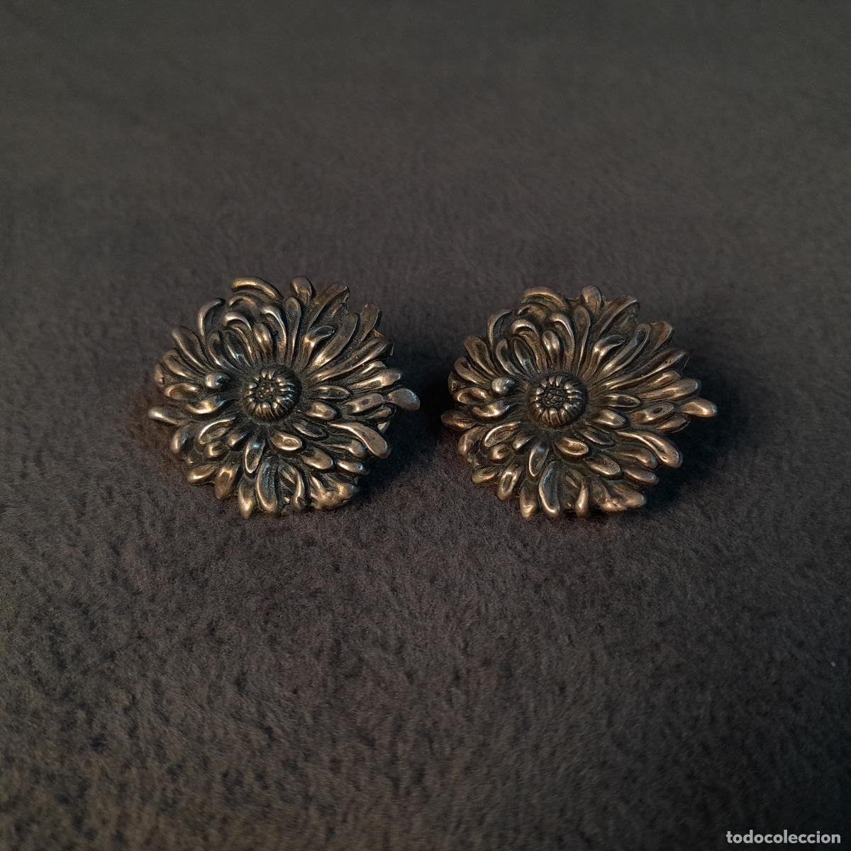 Joyeria: J-4489. PAR DE PENDIENTES DE DISE&Ntilde;O FLORAL REALIZADOS EN PLATA DE LEY. FINALES S.XX