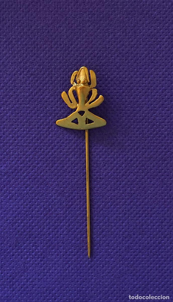 Joyeria: Aguja o alfiler de bronce con ba&ntilde;o de oro mate en forma de ranita procedente de M&eacute;jico (ver fotos)
