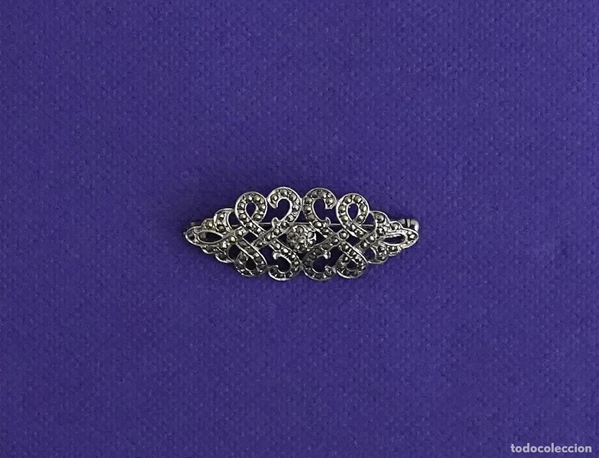 Joyeria: Elegante broche de strass de estilo modernista (ver fotos)