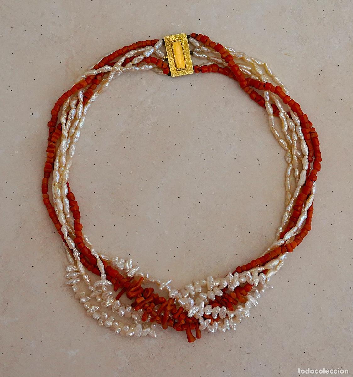 Joyeria: Collar de 4 tiras de perlas de r&iacute;o y 2 de coral con broche de oro (mediados a&ntilde;os 70) (ver fotos)