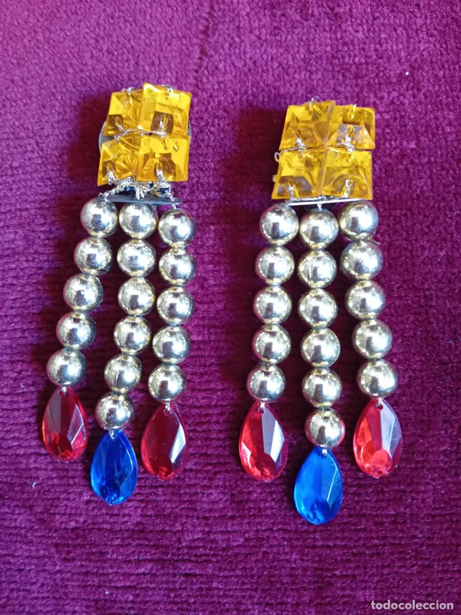 Joyeria: Pendientes de fantas&iacute;a de pl&aacute;stico y sujeci&oacute;n de pinza