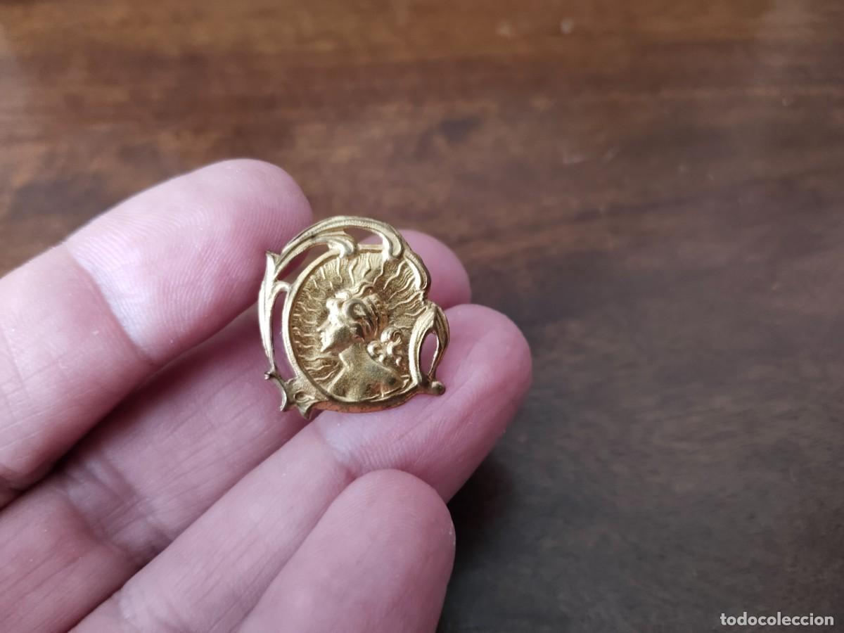 Joyeria: Precioso adorno Modernista. De broche o similar. Ver.