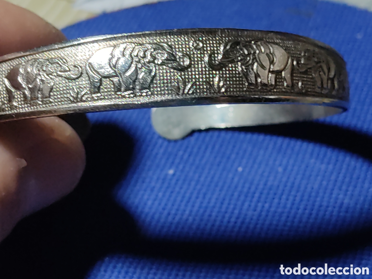 Joyeria: Pulsera repujada con elefantes.Vintage.