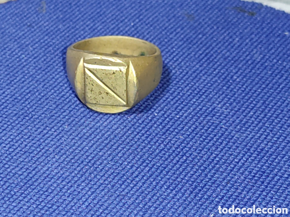 Joyeria: Antiguo anillo o sello de bronce o lat&oacute;n.