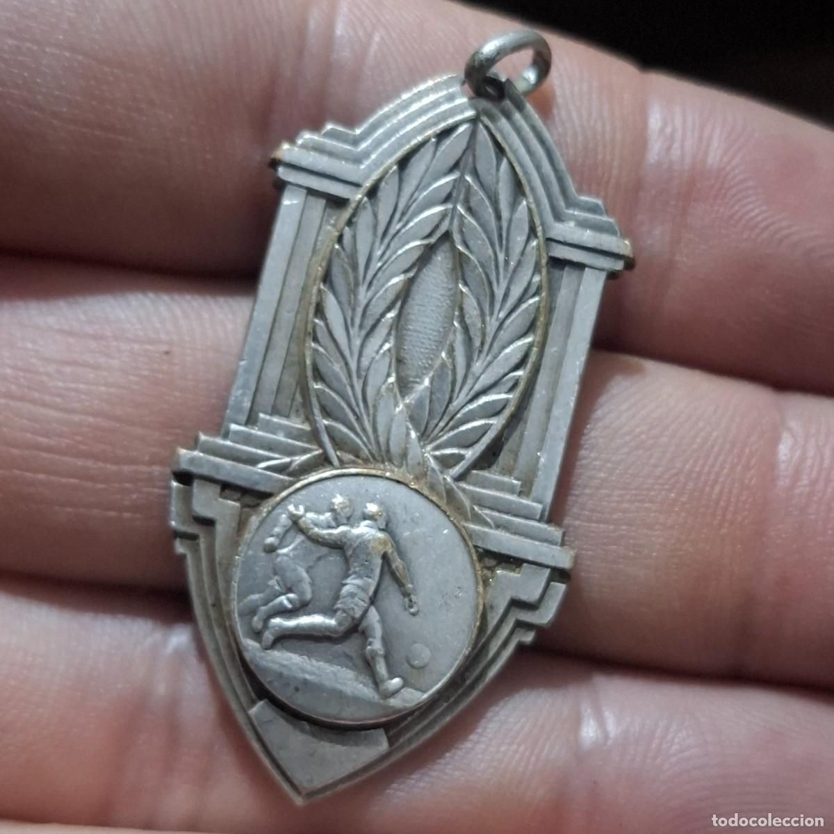 Joyeria: Precioso colgante - medalla deportiva antigua de f&uacute;tbol. 1954. plata???