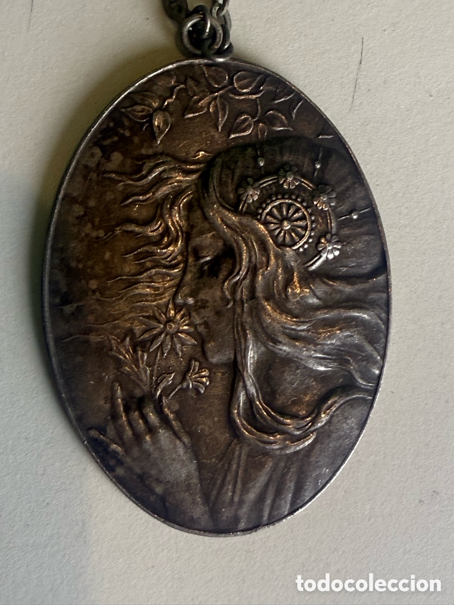 Joyeria: Colgante Modernista Art Nouveau Mujer con Flores y Cadena Vintage 5 cm