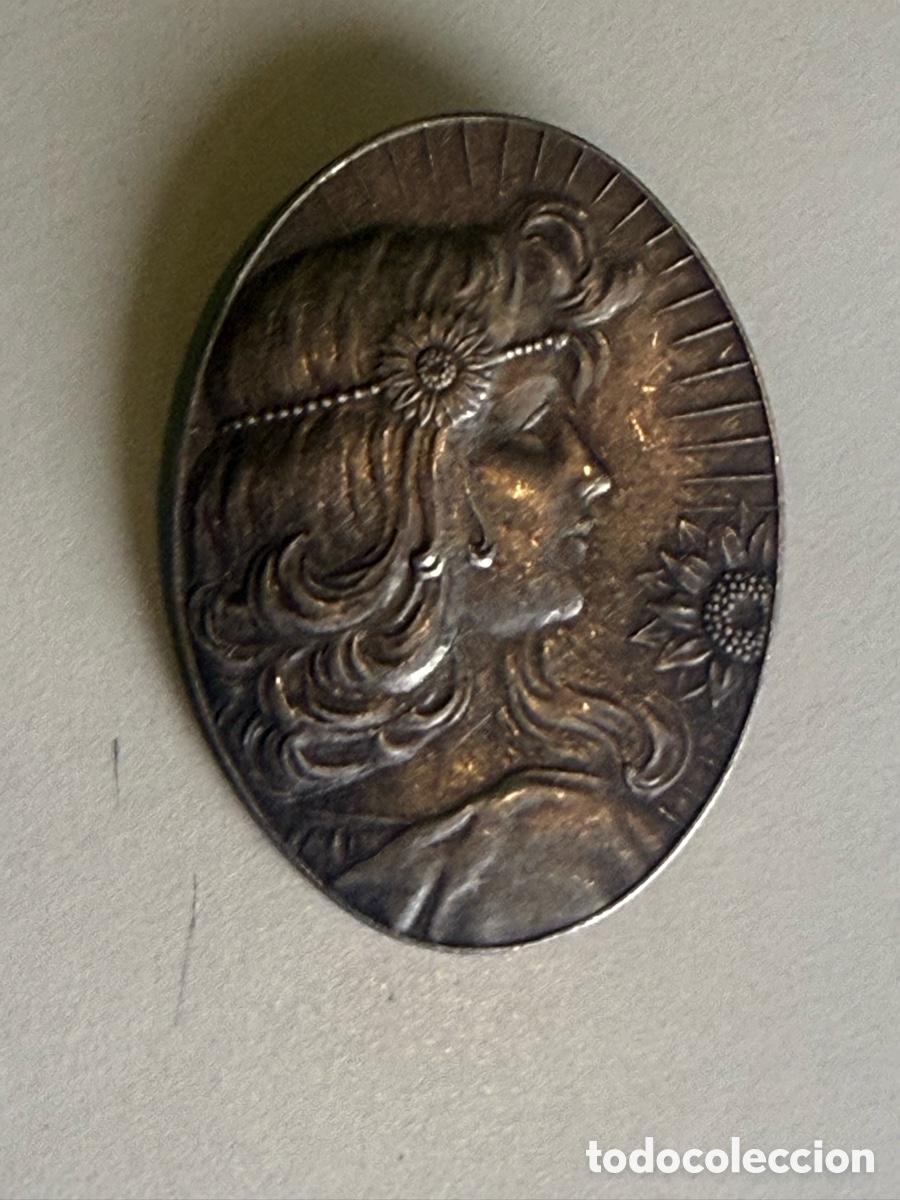 Joyeria: Broche Modernista Art Nouveau Mujer con Girasol Relieve Plateado A&ntilde;os 1900