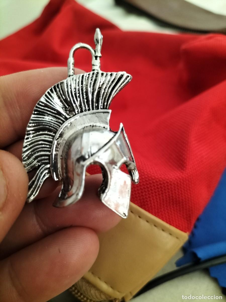 Joyeria: Colgante de casco griego.