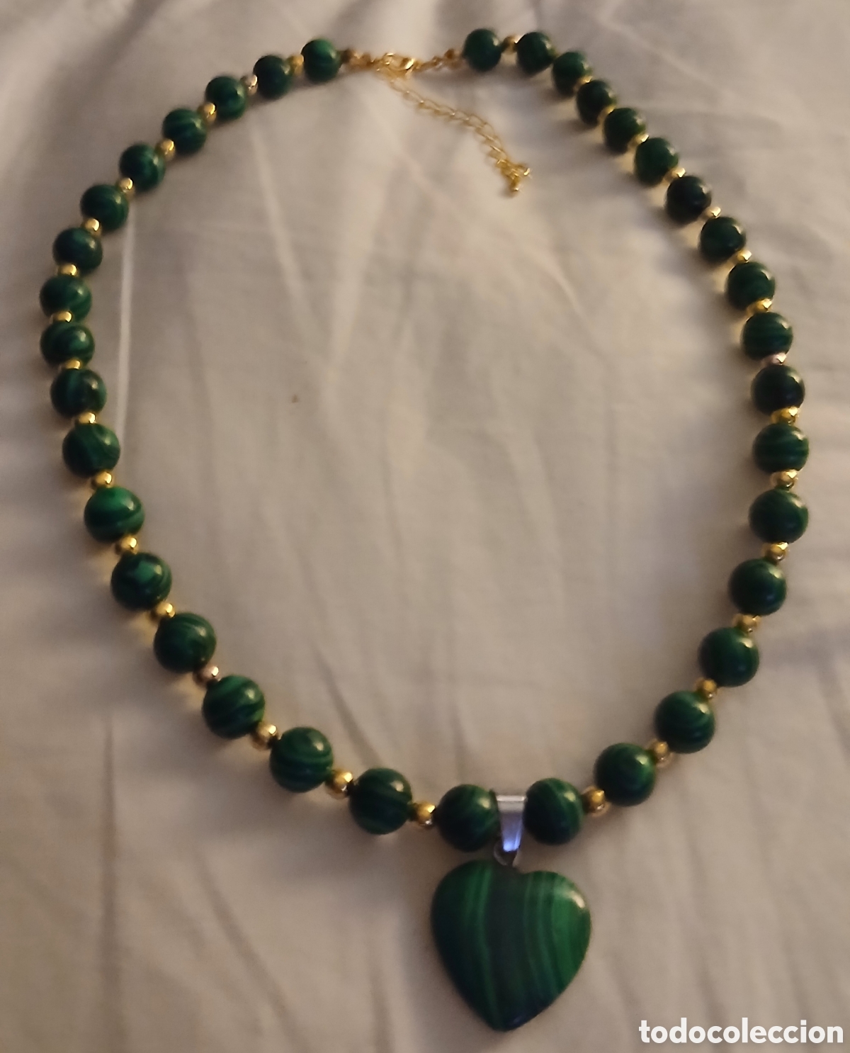 Joyeria: Precioso collar de malaquita con detalle de coraz&oacute;n.