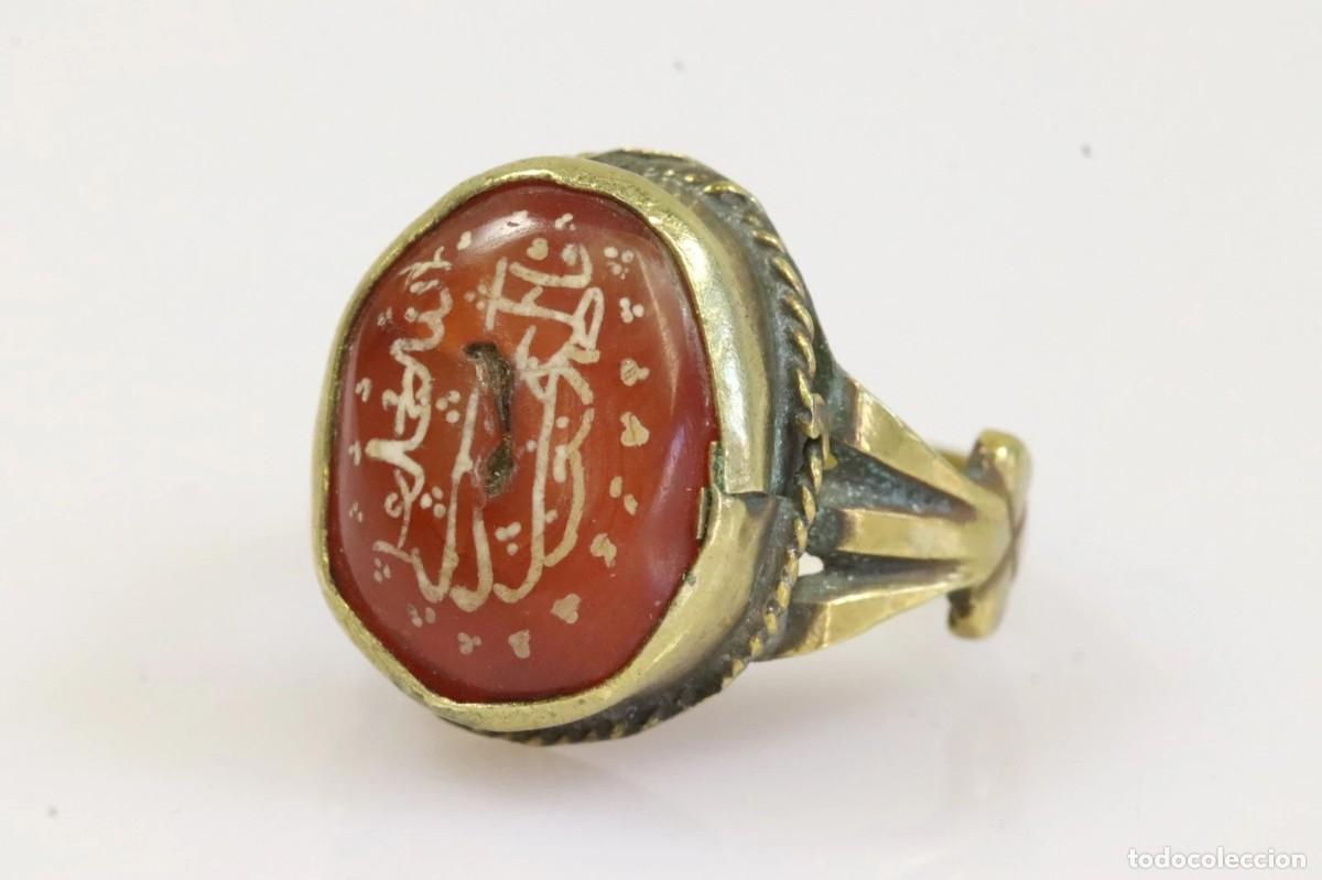 Joyeria: ANTIGUO ANILLO ORIENTAL- EN PLATA TESTADO-CON PIEDRA DE CRISTAL E INCRIPCION ESMALTADA-LOTE 668