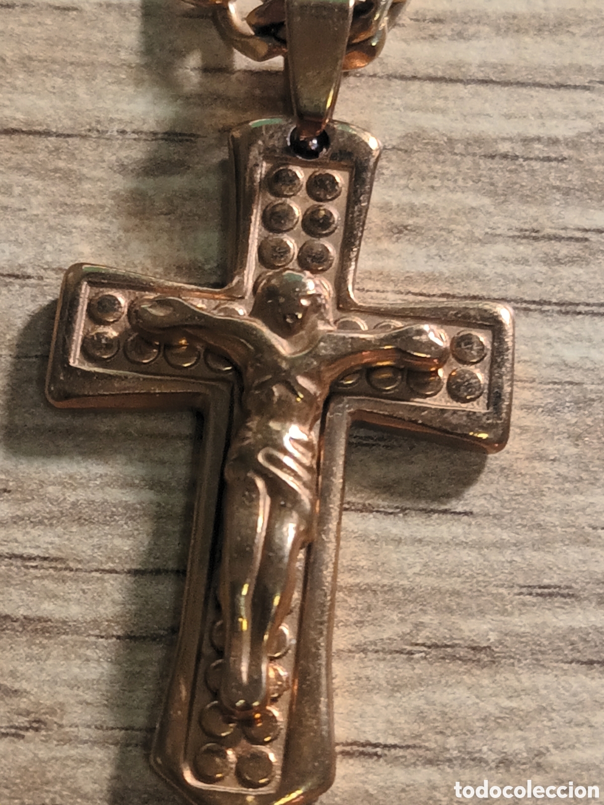 Joyeria: CRUCIFIJO CON CADENA DORADO EN ACERO INOXIDABLE