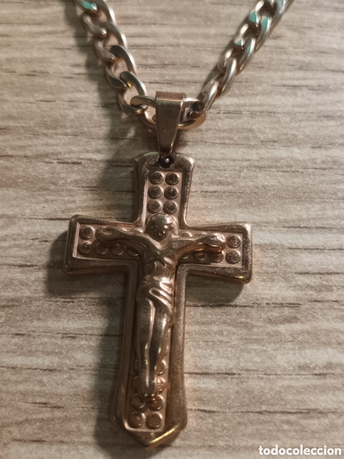 Joyeria: CRUCIFIJO CON CADENA DORADO EN ACERO INOXIDABLE