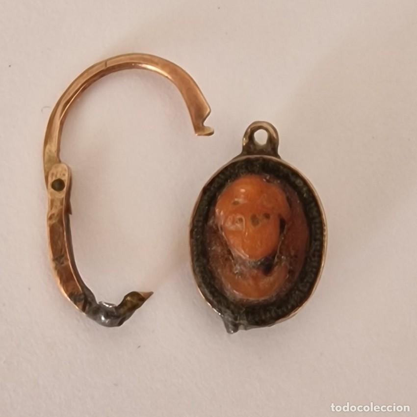 Joyeria: ANTIGUO PENDIENTE ORO BAJO Y CORAL S.XIX. Camafeo Brisura. Para RESTAURAR o Pieza de COLECCI&Oacute;N