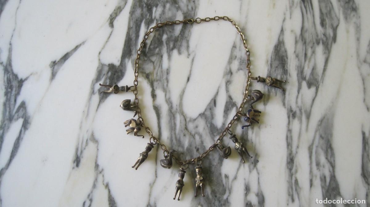 Joyeria: COLLAR DE METAL DORADO - FIGURAS ANTROPOMORFAS Y ANIMALES - PULSERA - A&Ntilde;OS 40