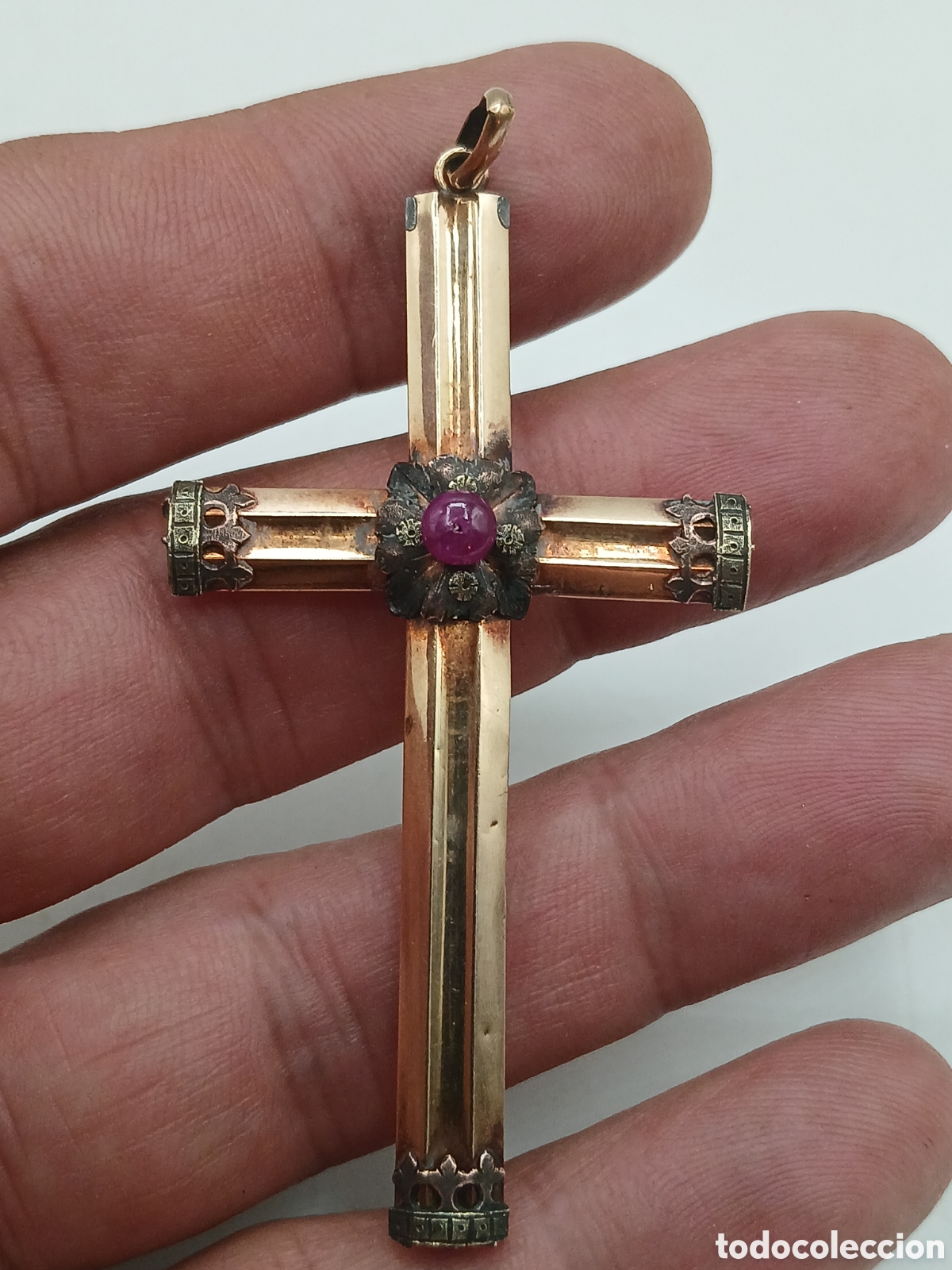 Joyeria: Antigua cruz colgante Victoriana oro 14quilates y rub&iacute;