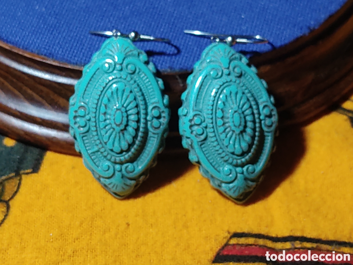 Joyeria: Antiguos pendientes de baquelita color turquesa.